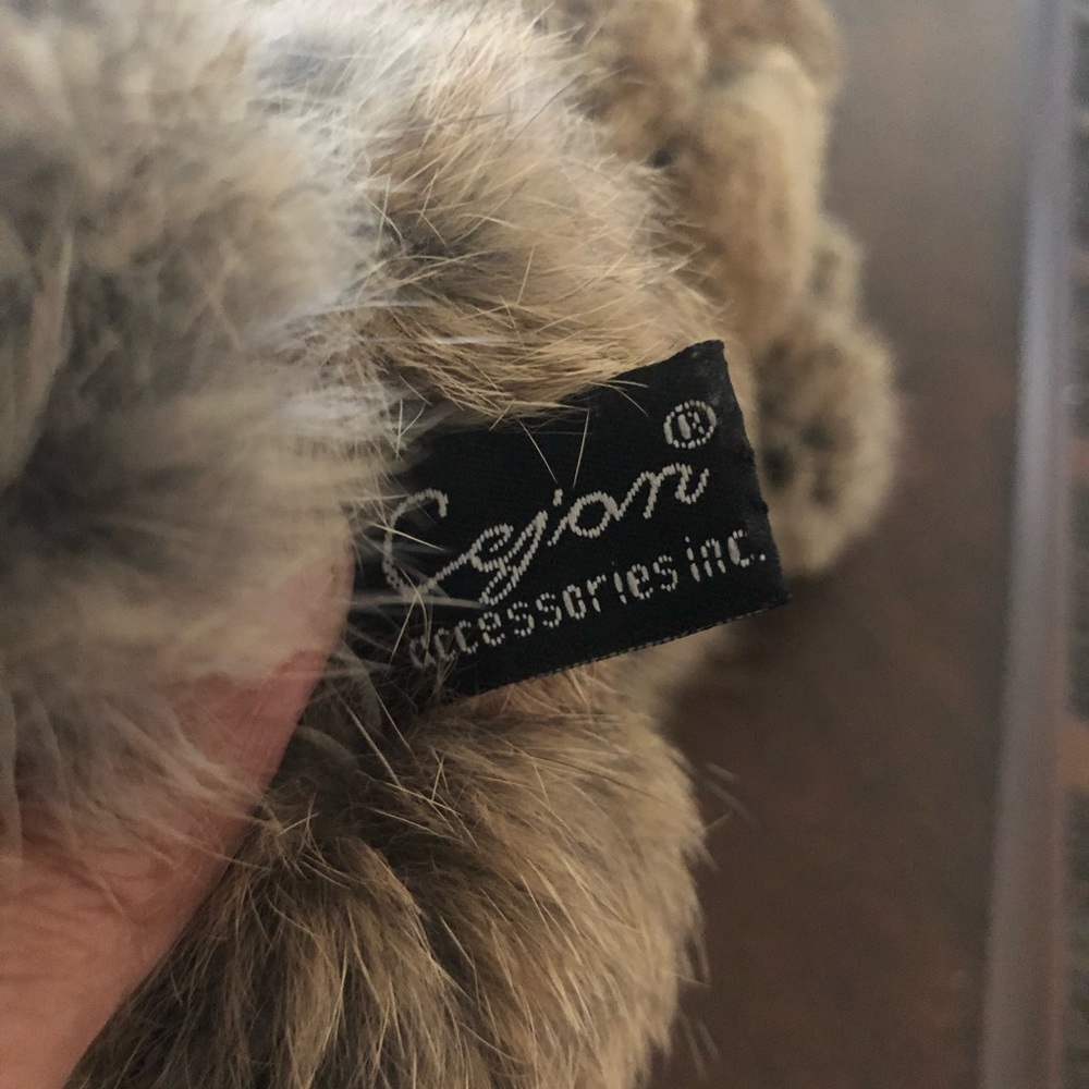 A Rabbit fur scarf! - Picture 6 of 6